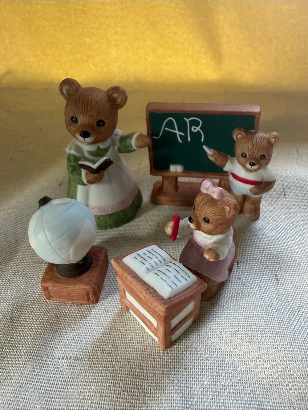 Vintage HOMCO 1409, bears